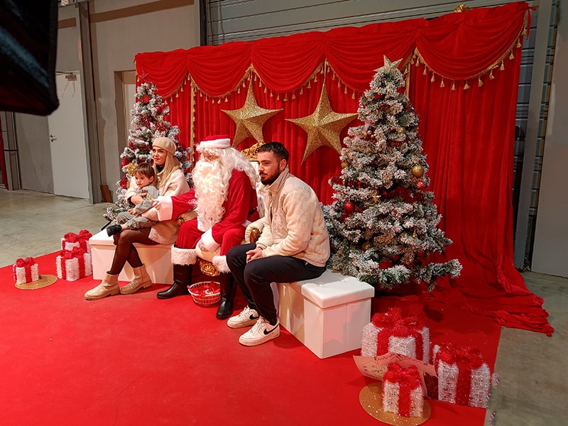 photographe-pere-noel-famille-arbre-de-noel-decoration